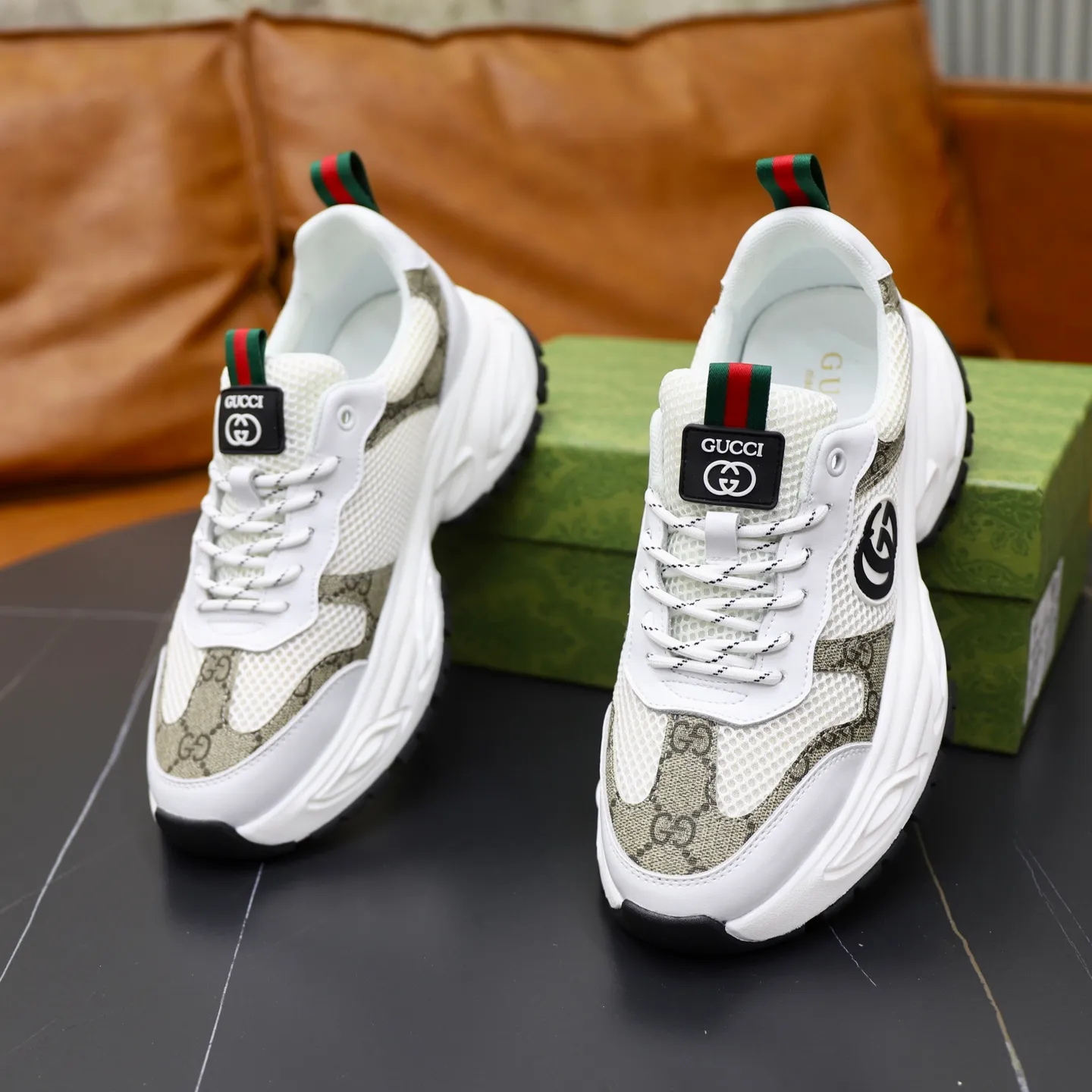 Ex-factory price: 462💰🙅‍♂️🙅‍♂️🙅‍♂️ Brand: Gucci GUCCi Standard code: 38-44 (45 customized) Grade: Same as the official website Material: Original material splicing Comfortable and breathable lining Lightweight and wear-resistant sports outsole Style category: Men's fashionable casual shoes Running sneakers Distinguished luxury brand elements Top luxury Color: actual picture color